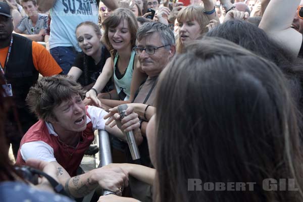 CAGE THE ELEPHANT - 2017-06-24 - PARIS - Hippodrome de Longchamp - Bagatelle - Matthew Ray Shultz